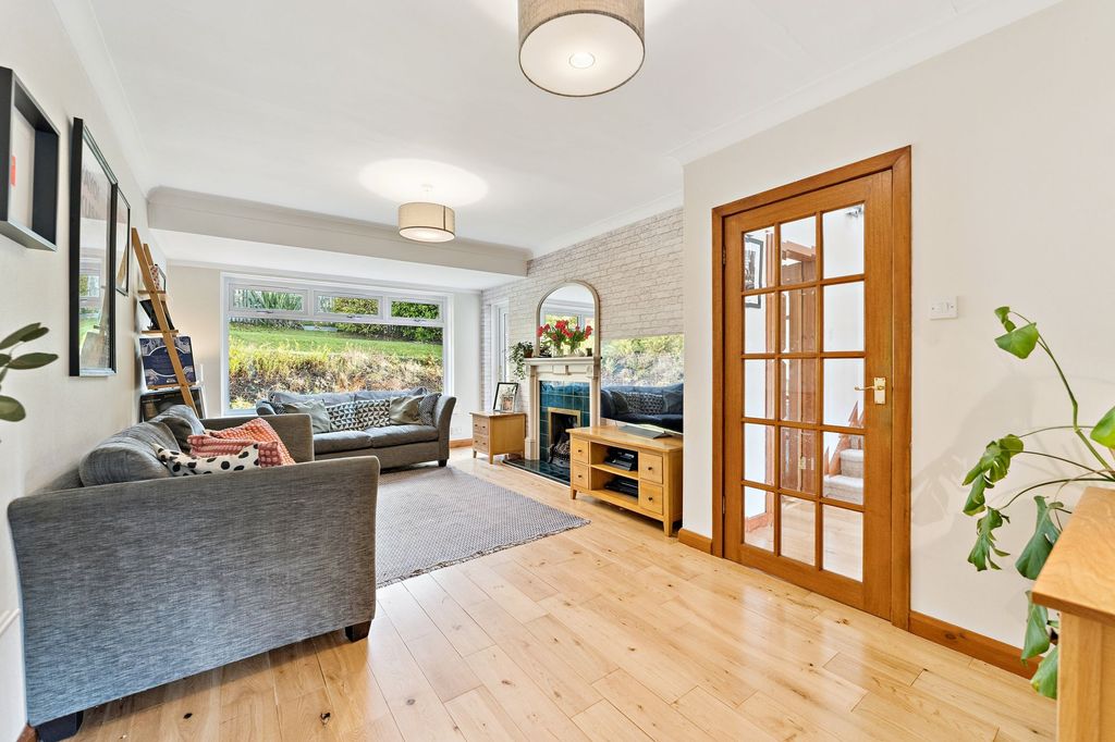 Property photo 2 of 29