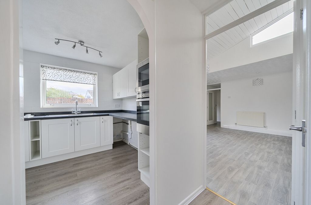 Property photo 1 of 21 1363353-11-68E53d...