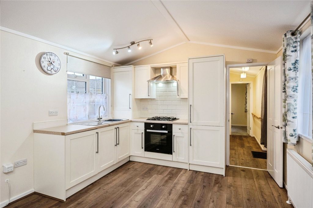 Property photo 2 of 15 Picture No. 10