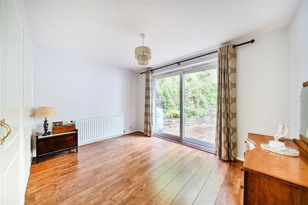 Property photo 3 of 14 Picture 3