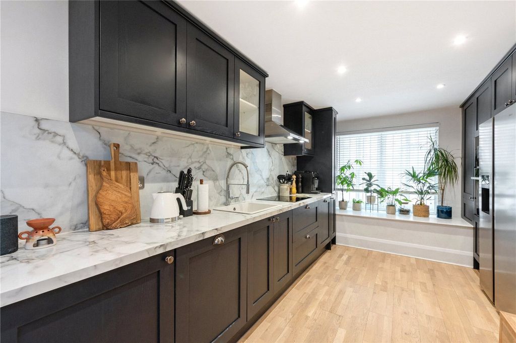 Property photo 2 of 16 Picture No. 23