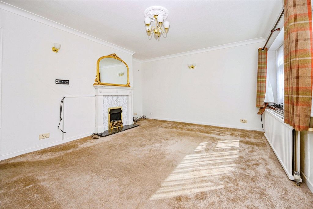 Property photo 3 of 16 Lounge