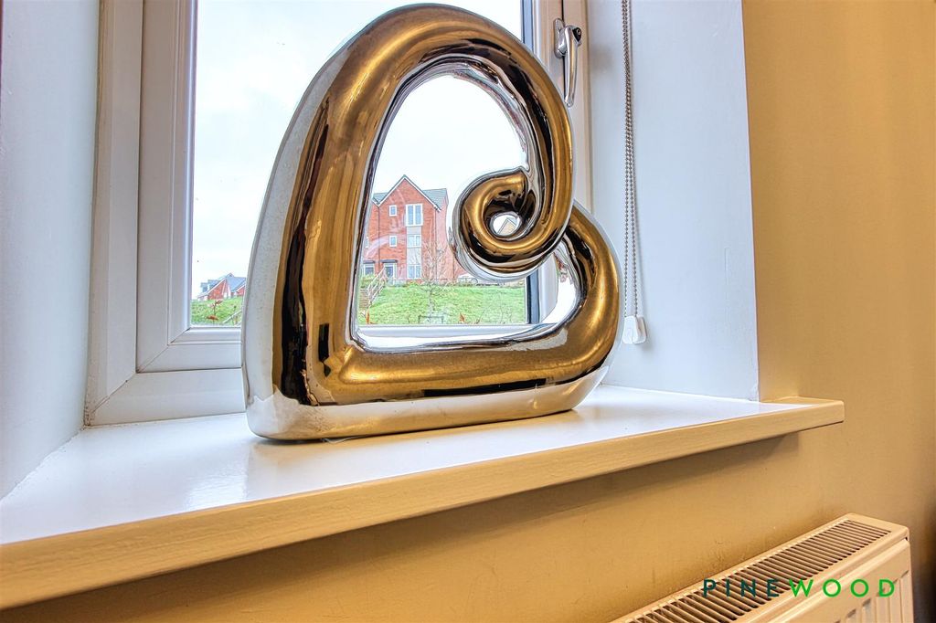 Property photo 3 of 33 Living Room