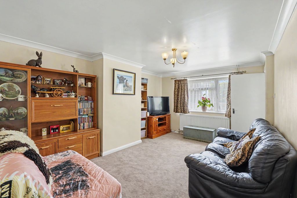 Property photo 3 of 12