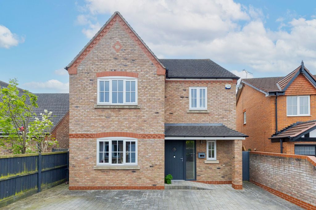 Property photo 1 of 27