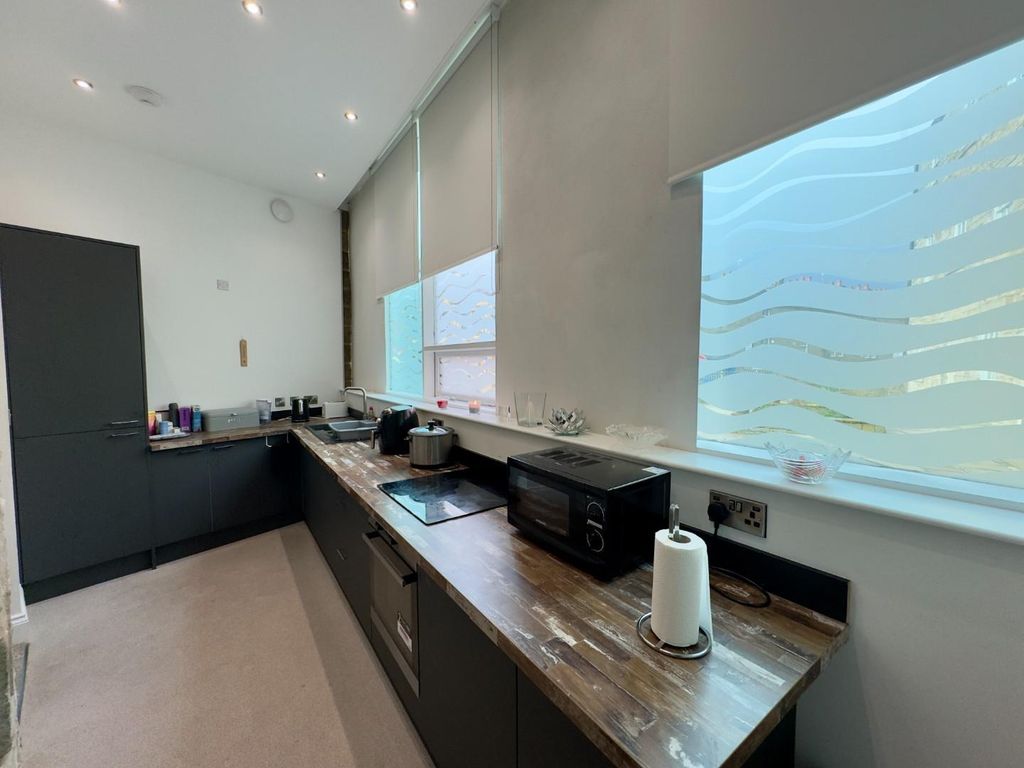 Property photo 3 of 19 Image00020.Jpeg