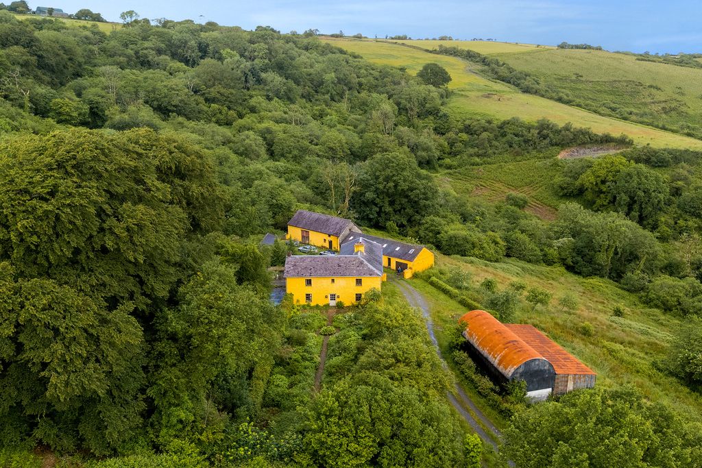 Property photo 1 of 39 352180 - Dronepant1.Jpg