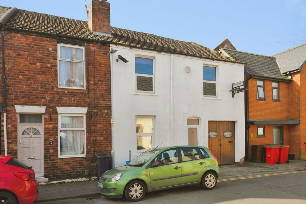 Property photo 2 of 18