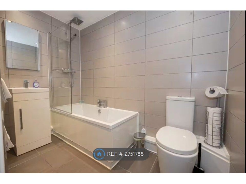 Property photo 2 of 20 Bathroom 1