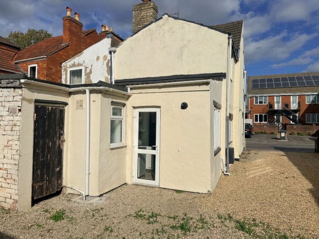 Property photo 2 of 13