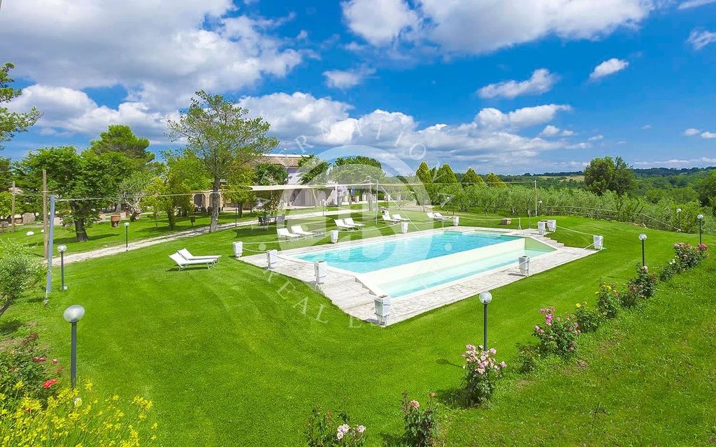 Property photo 2 of 28