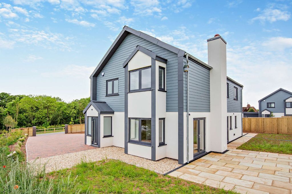 Property photo 1 of 9 Exterior Example