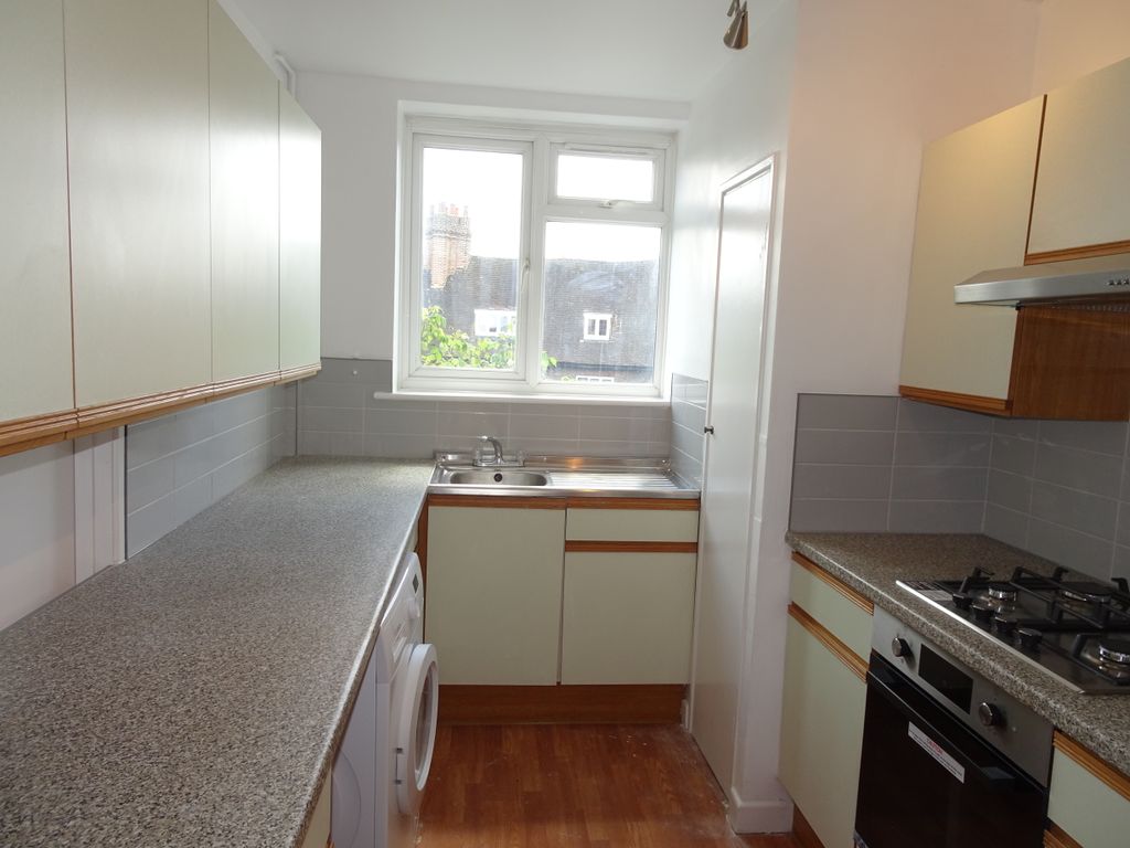 Property photo 2 of 10 Kitchen