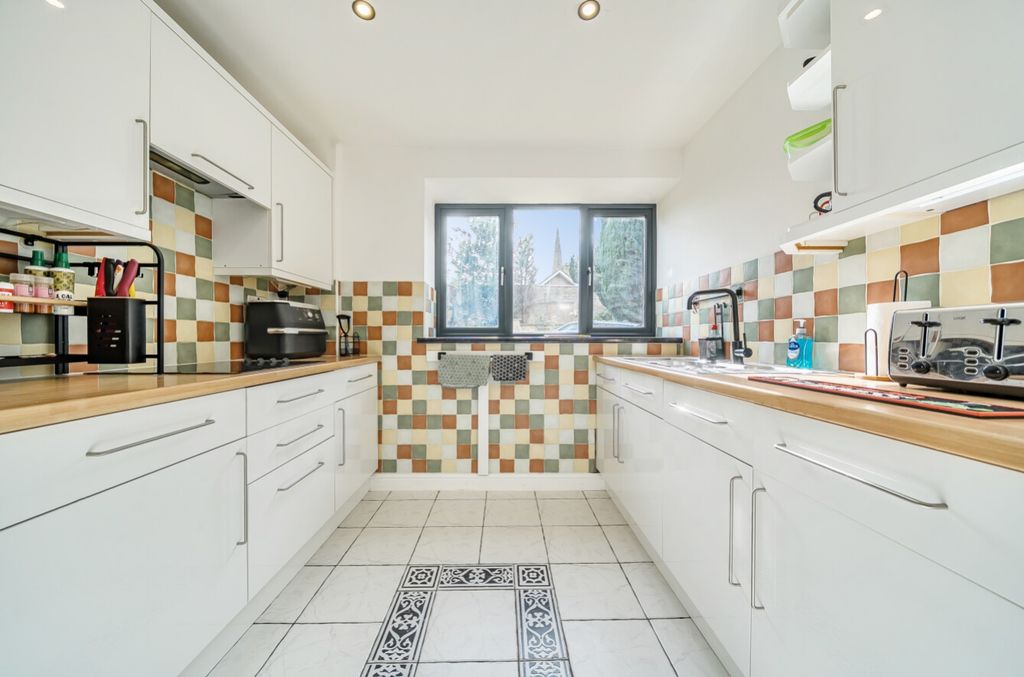 Property photo 3 of 23 1364054-15-68E5338325F69