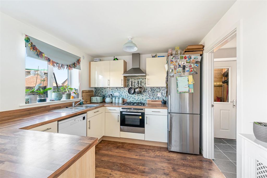 Property photo 3 of 20 Kitchen/Diner