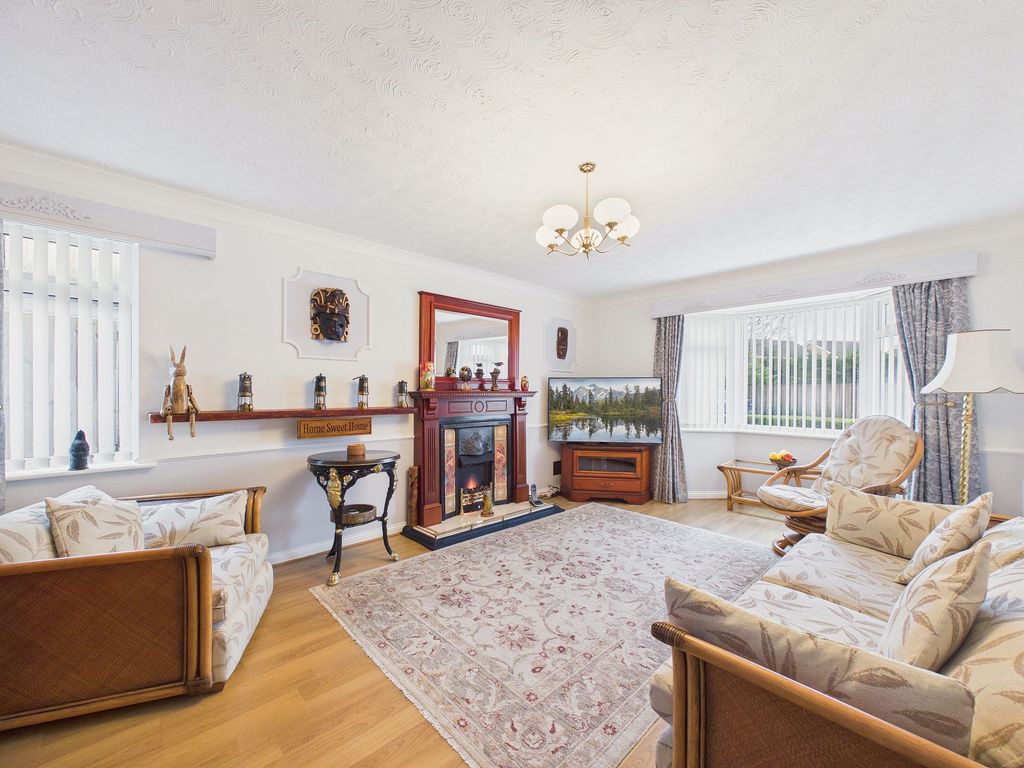 Property photo 2 of 12 Lounge