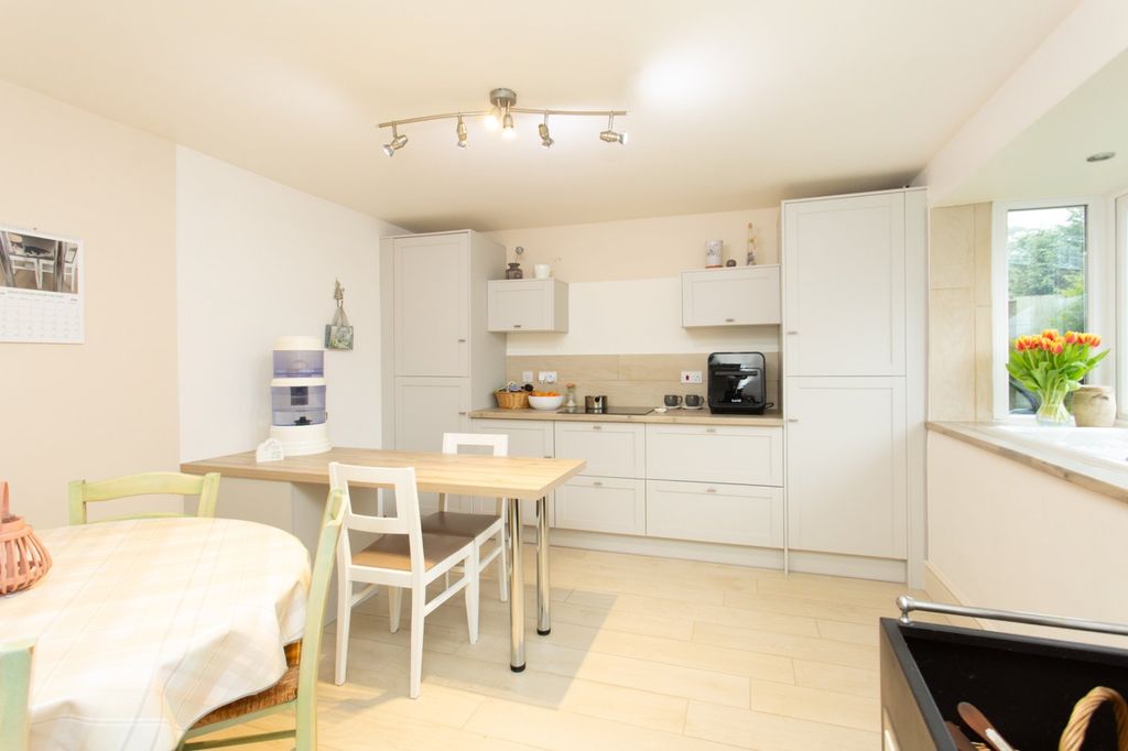 Property photo 2 of 13 Picture 2