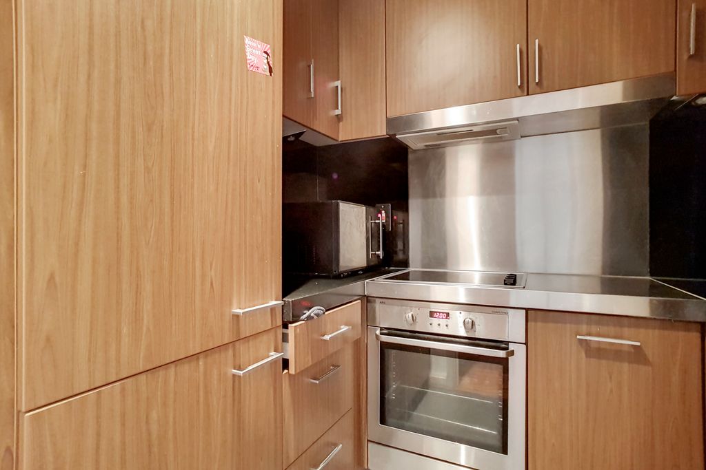 Property photo 3 of 12 Kitchen