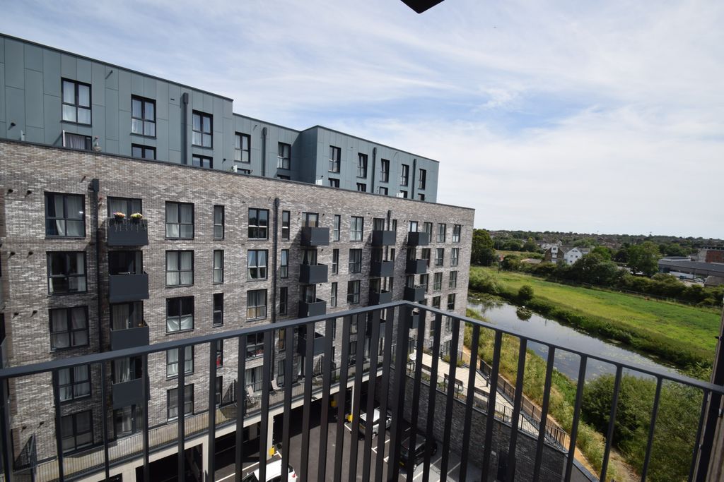Property photo 1 of 6 1 Bedroom Apartment With A Balcony To Rent