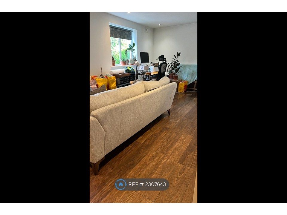 Property photo 2 of 7 Living Room