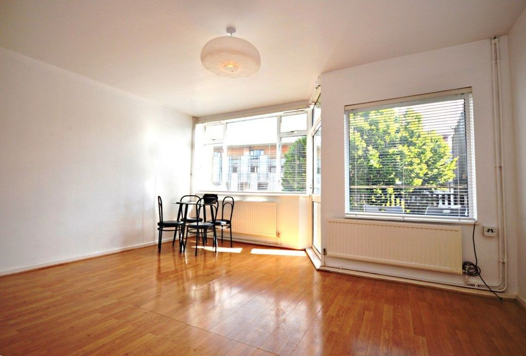 Property photo 1 of 6 3 Double Bedroom Maisonette To Rent