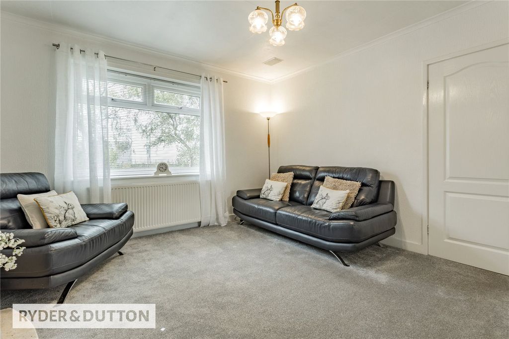 Property photo 3 of 14 Lounge