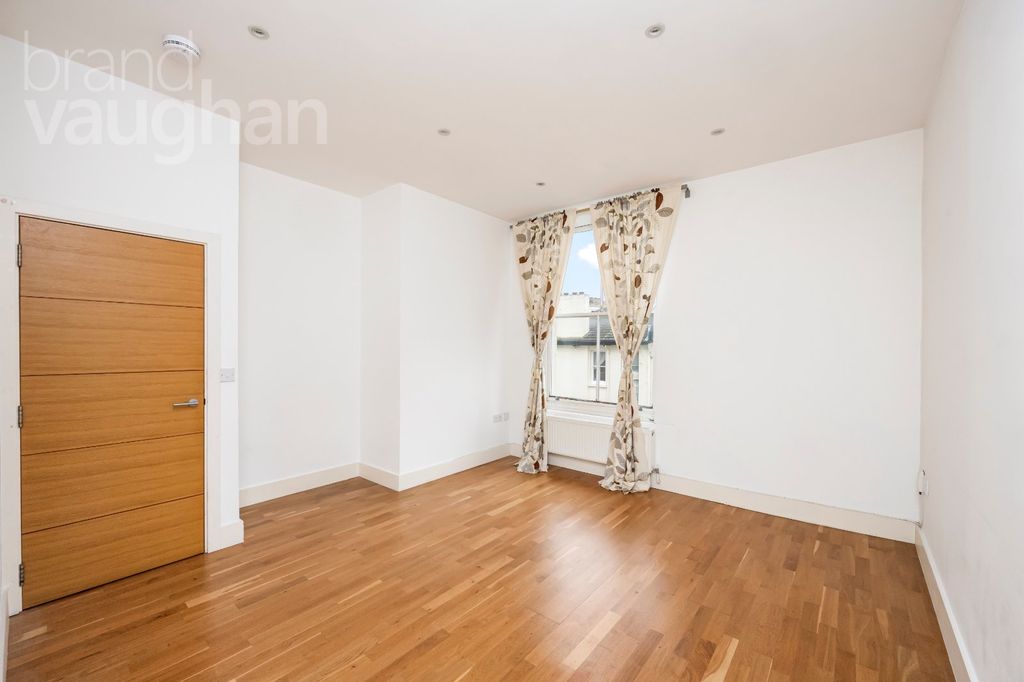 Property photo 2 of 14 Picture No. 08