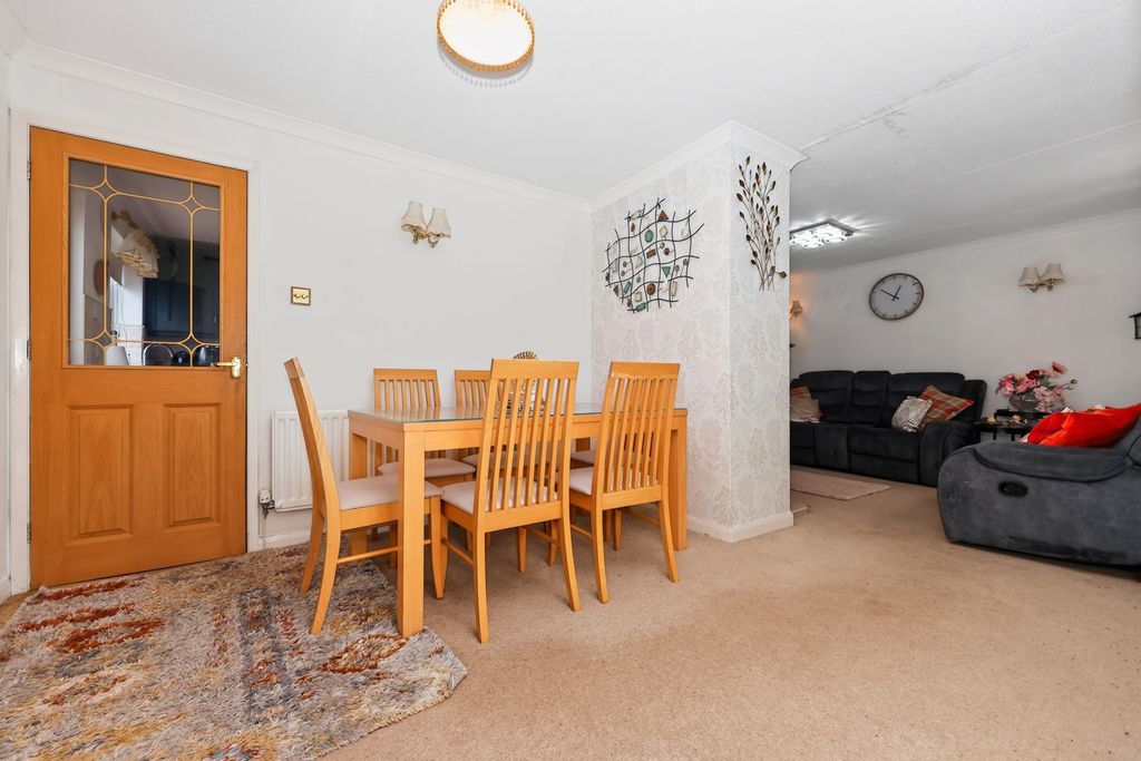 Property photo 3 of 17 Dining Room