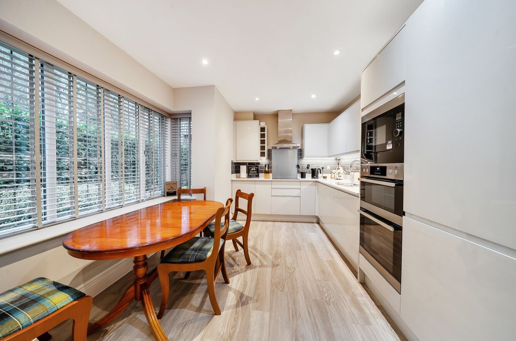 Property photo 3 of 16 1424112-24-69Ab13...