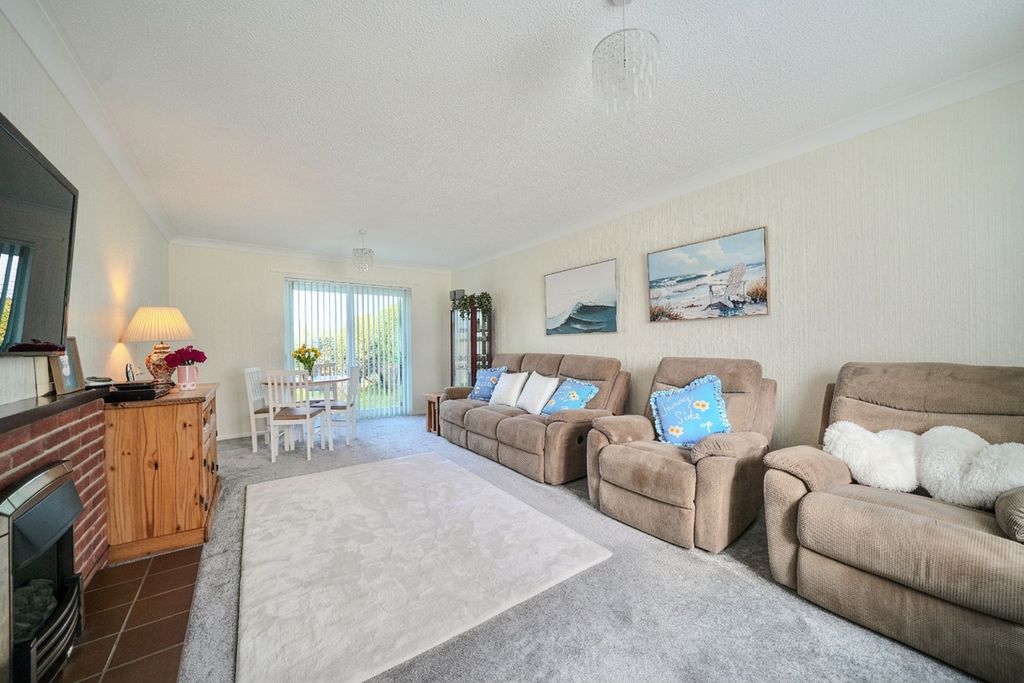 Property photo 2 of 21