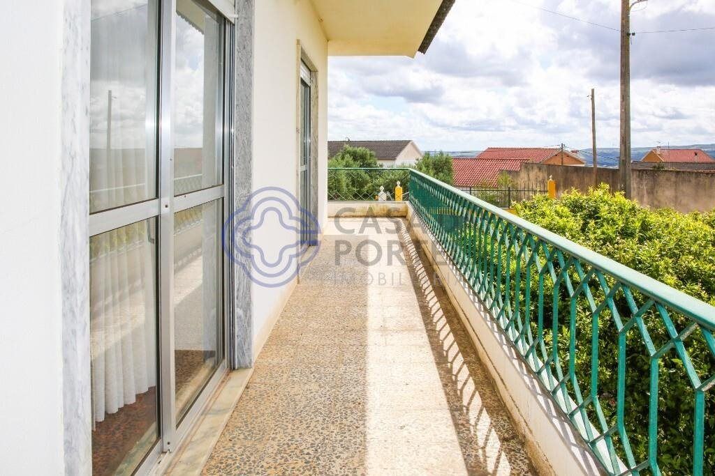Property photo 2 of 53
