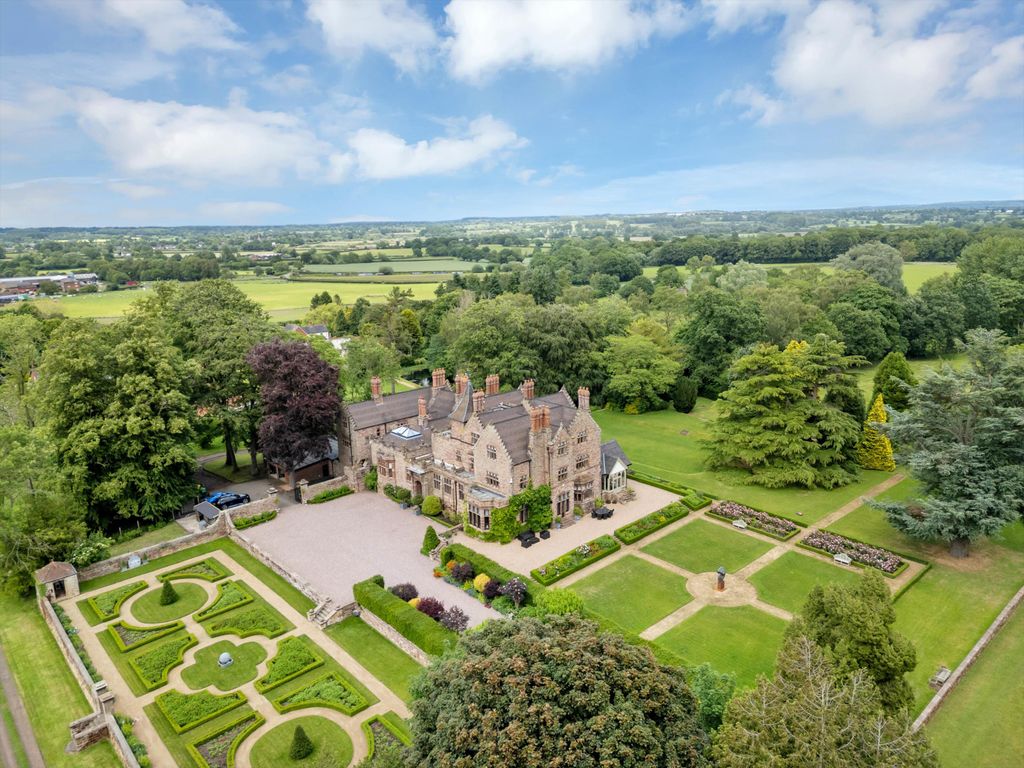 Property photo 2 of 40 Little Onn Hall