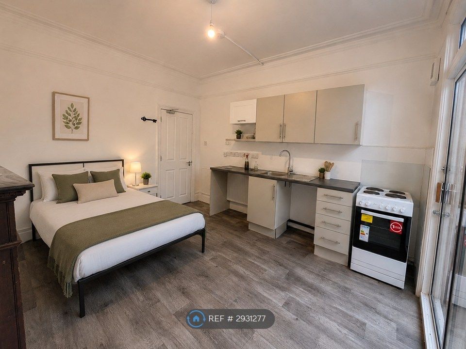 Property photo 2 of 12 Room 2 (Semi-Studio)