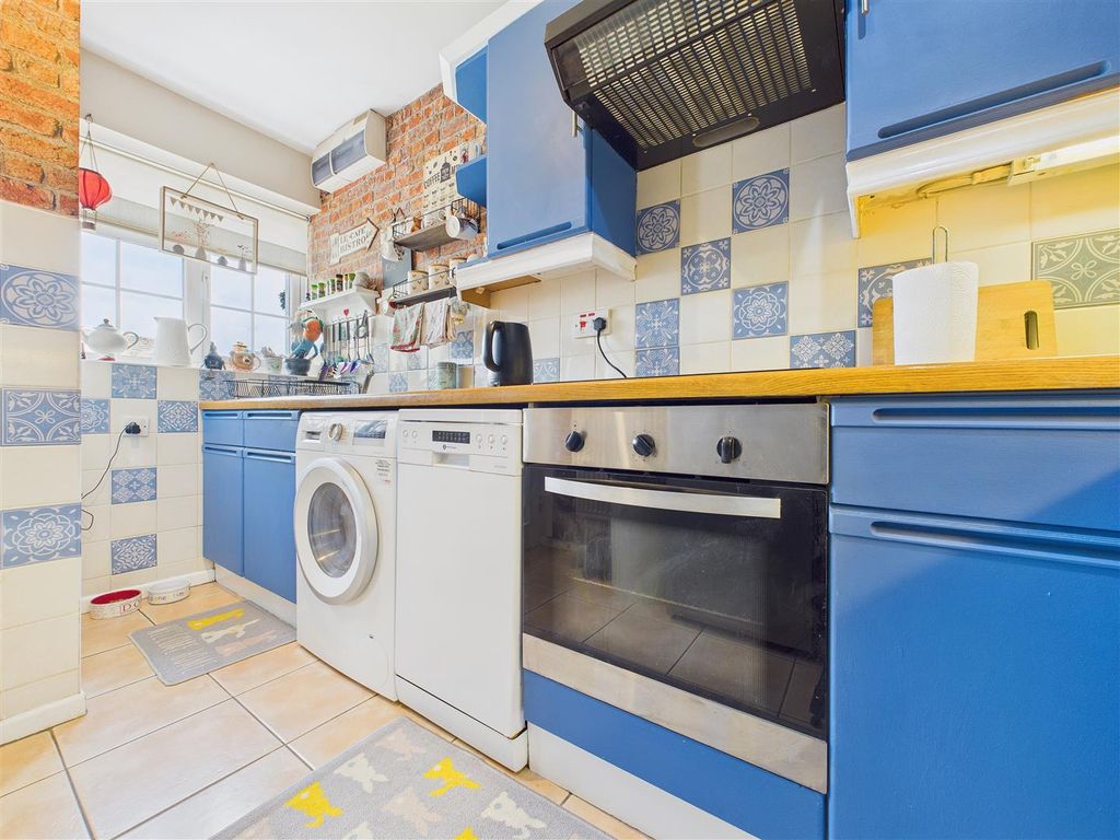Property photo 3 of 10 Cam02453G0-Pr0166-Still007.Jpg