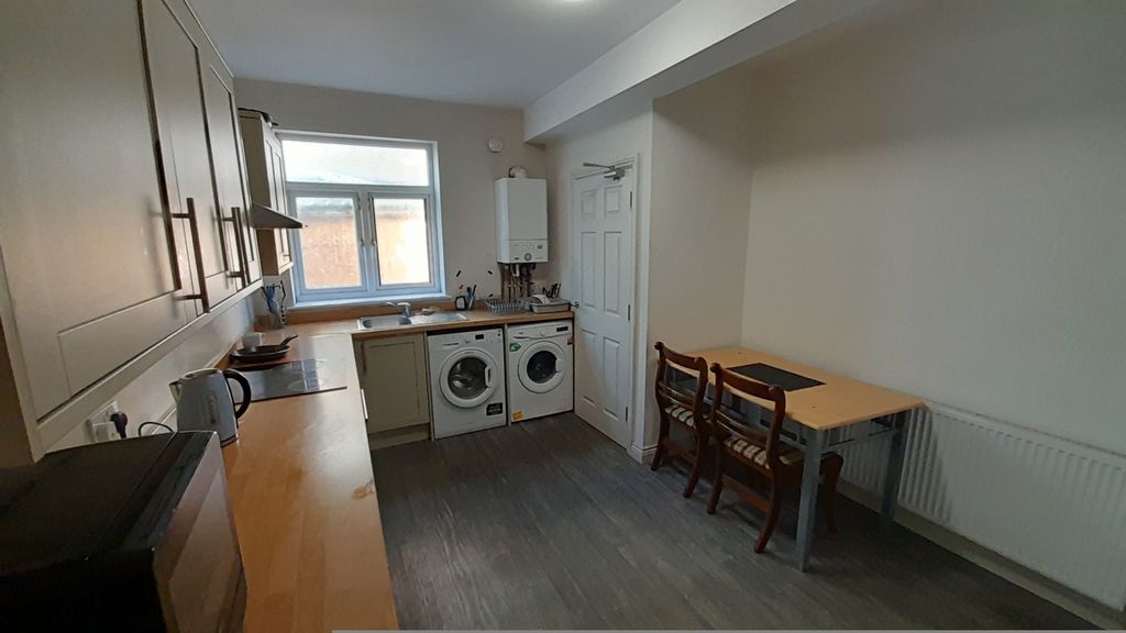 Property photo 3 of 6 Room