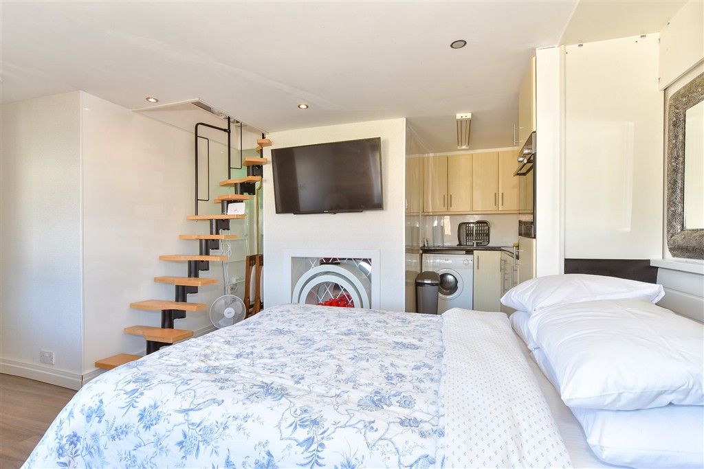 Property photo 1 of 7 Kitchen/Living Area