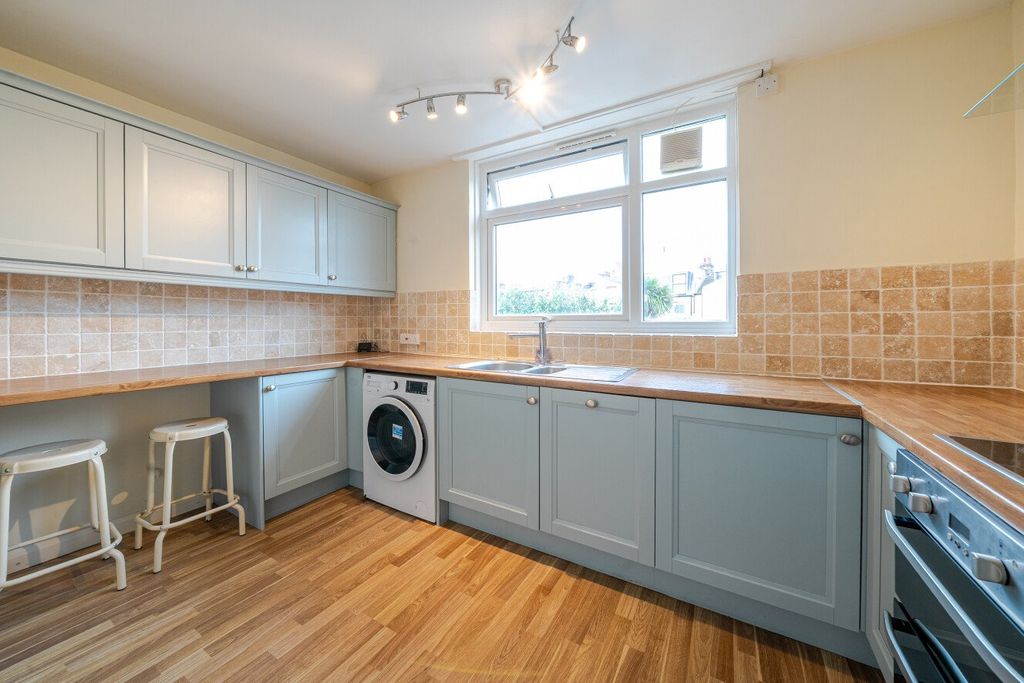 Property photo 2 of 15 Picture No. 27