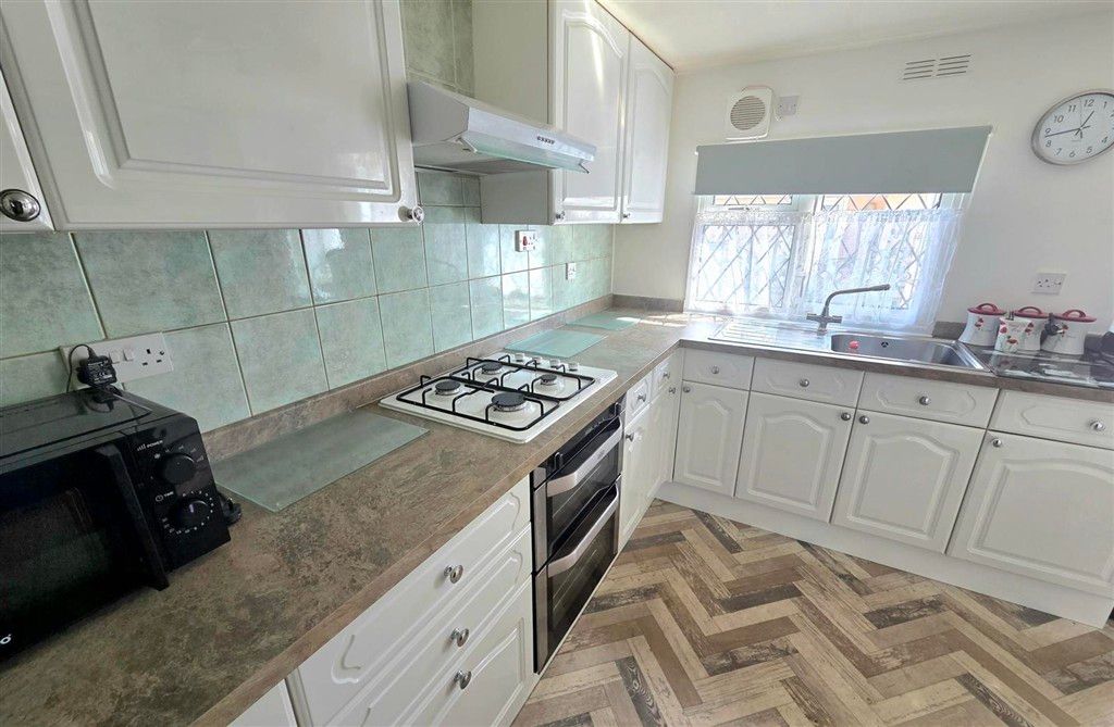 Property photo 2 of 8 Kitchen