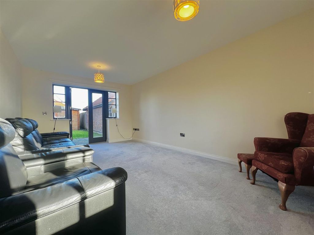 Property photo 3 of 10 Sitting Room