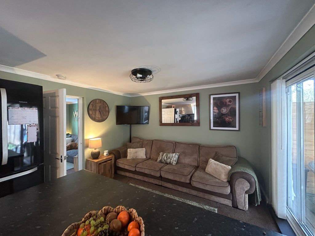 Property photo 3 of 13 Kitchen