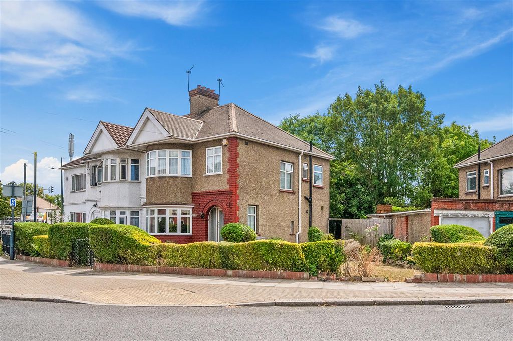 Property photo 1 of 21 Daniels_4 Lewis Crescent, Nw10 0Nr_024.Jpg