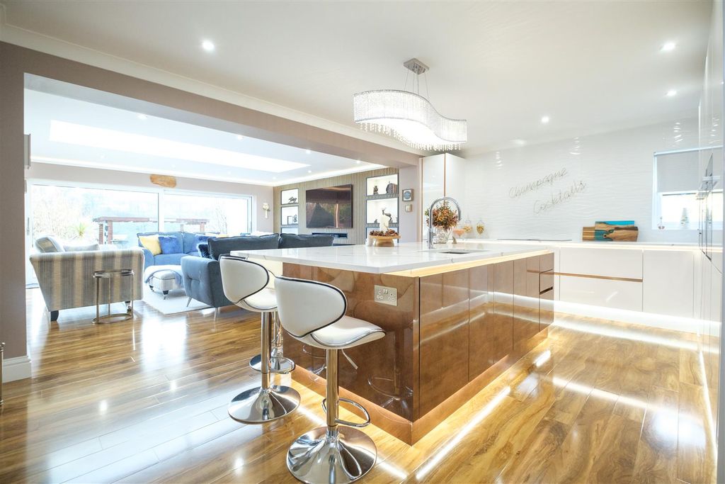 Property photo 2 of 31 Dunstan Lane (1).Jpg