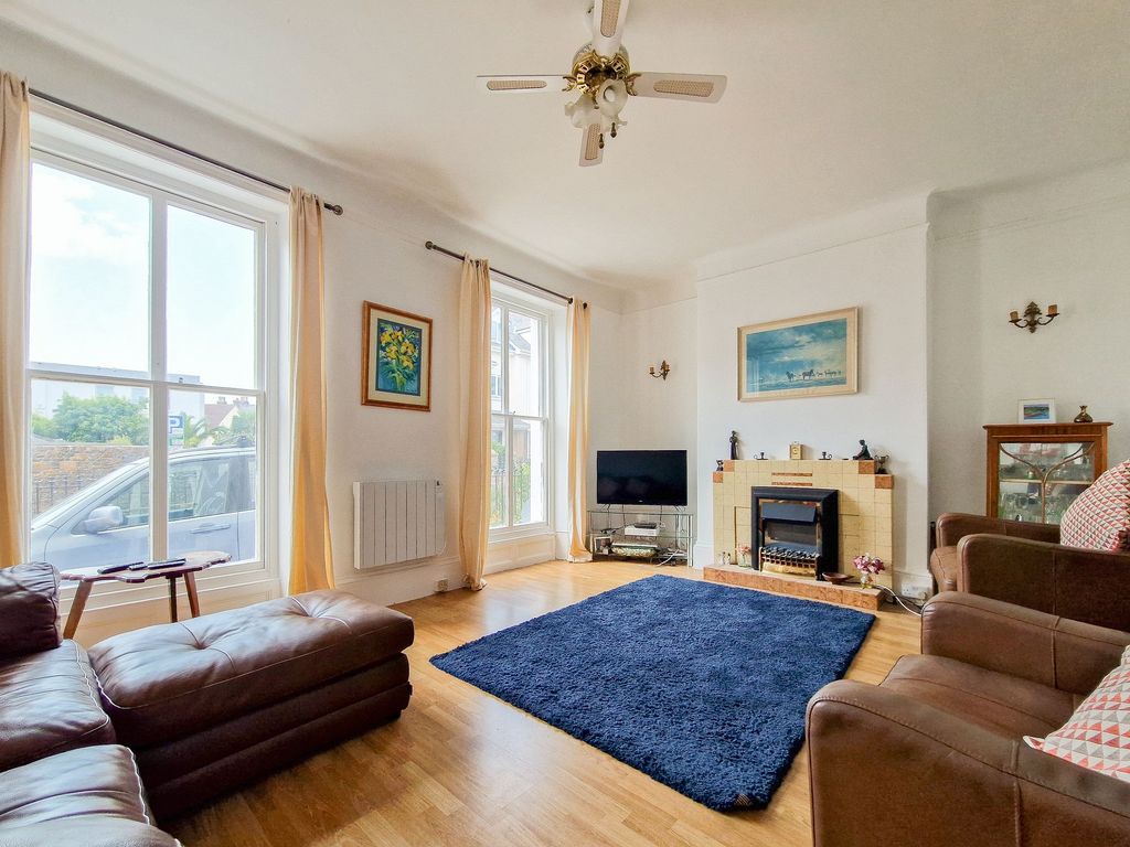 Property photo 2 of 33