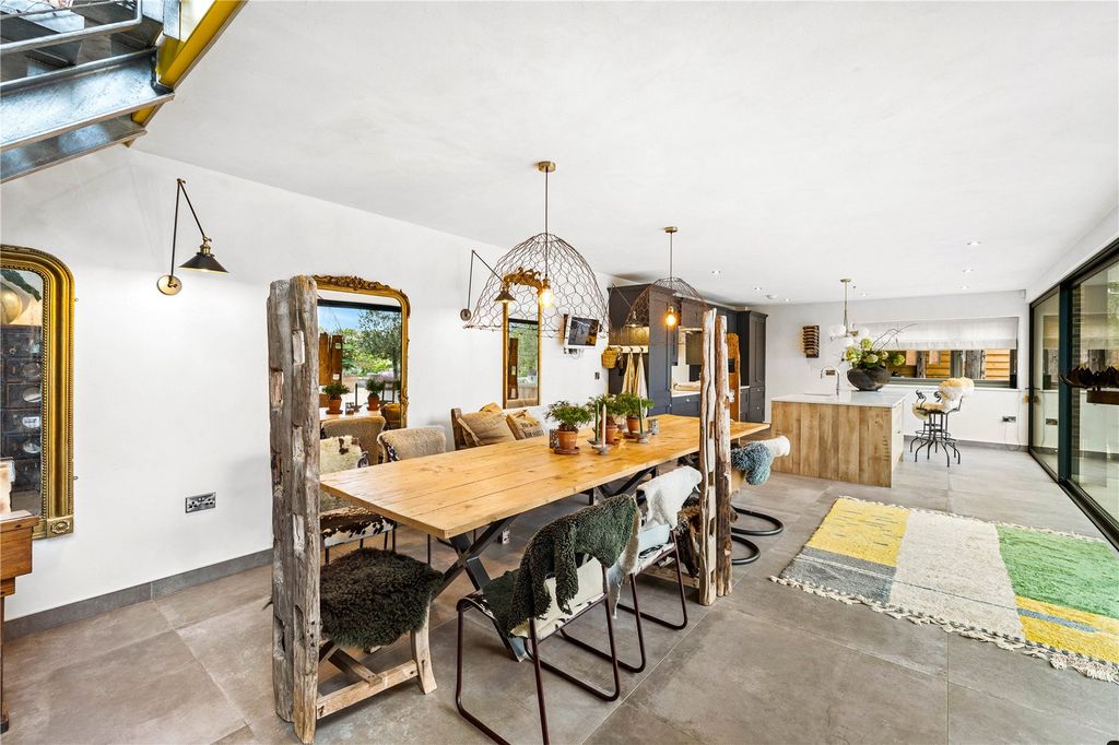 Property photo 2 of 28 Picture No. 27