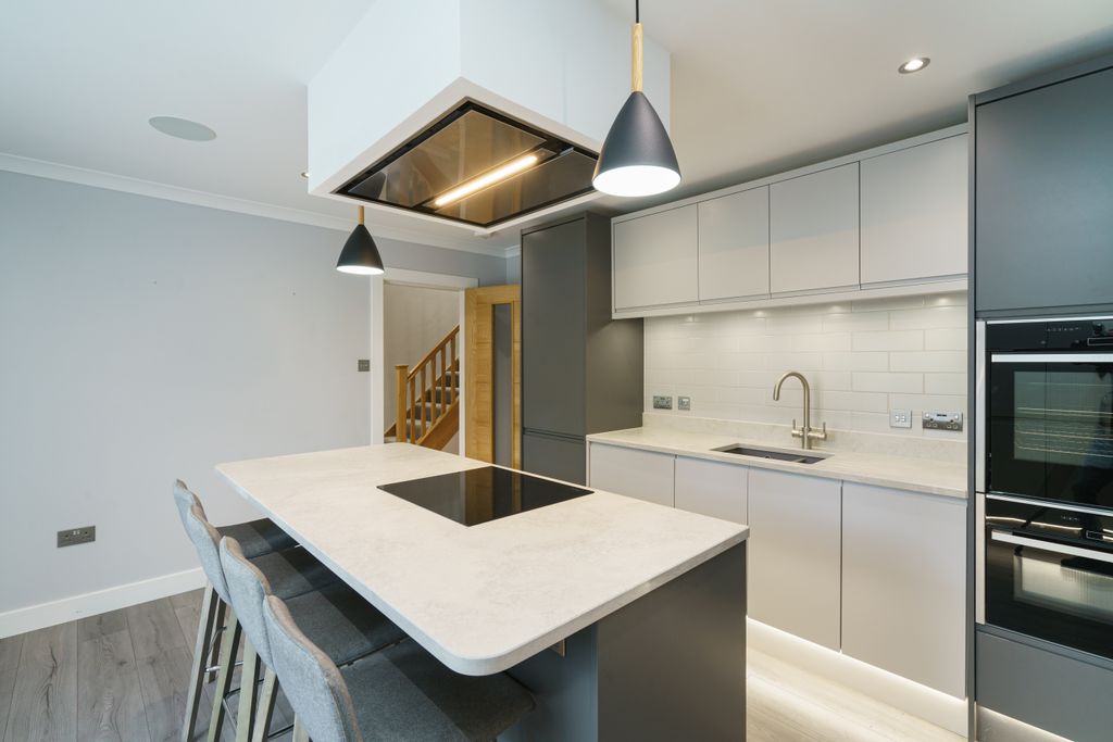 Property photo 2 of 28