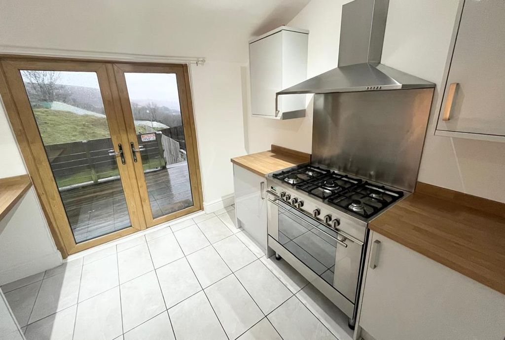 Property photo 3 of 12 Kitchen