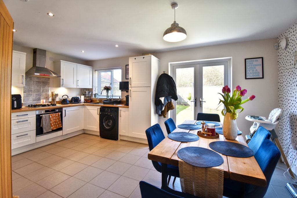 Property photo 3 of 23