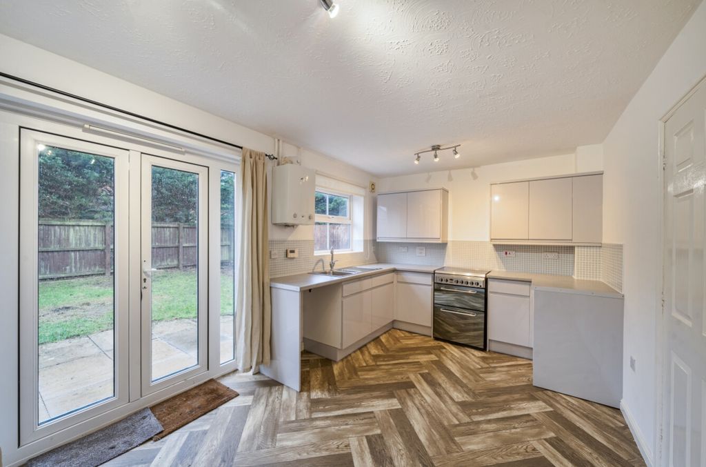 Property photo 1 of 17 Ewemove Harrogate Kitchen Diner1