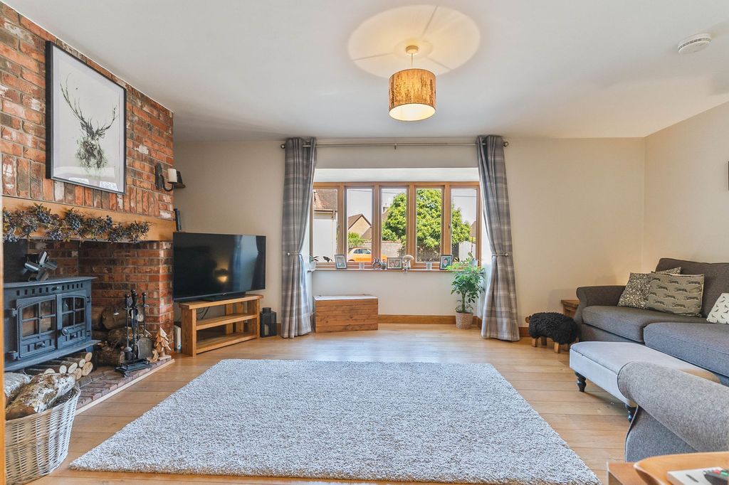 Property photo 3 of 37