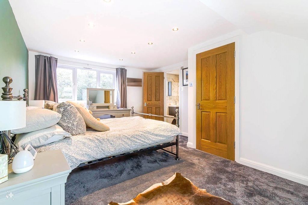 Property photo 3 of 6